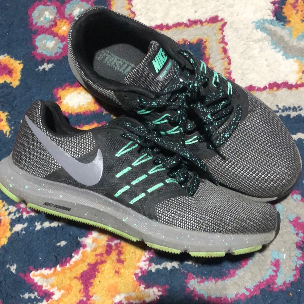 Women’s Nike Run Swift running training shoes size 8.5